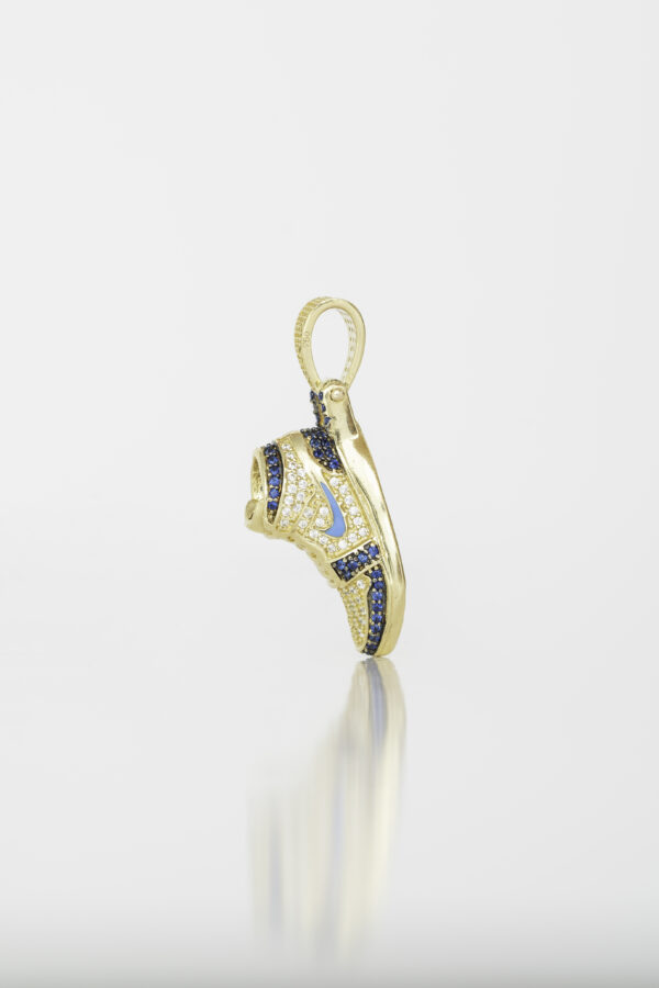 Dije Tenis en oro amarillo / Peso: 8,8 / Ancho: 15 mm / Alto: 30 mm