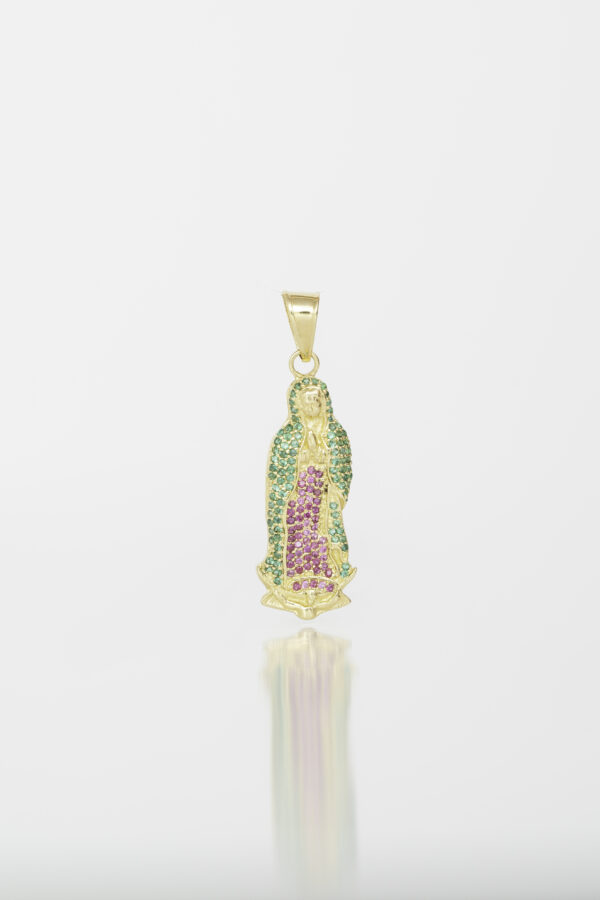 Dije Guadalupe en oro amarillo / Peso: 5,8 / Ancho: 15 mm / Alto: 40 mm