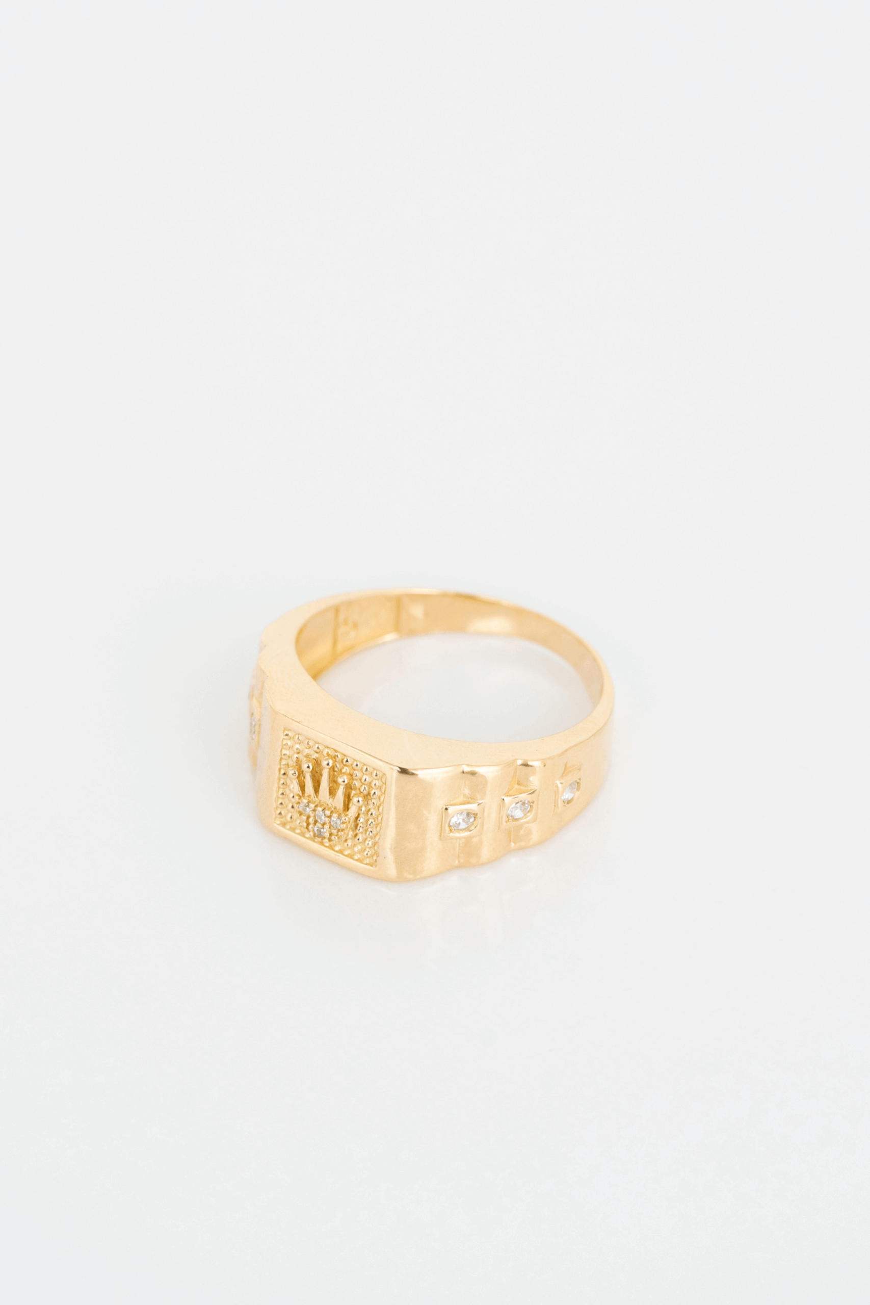 Anillo Majestuoso en oro amarillo / Peso: 7,9 / Talla: 11
