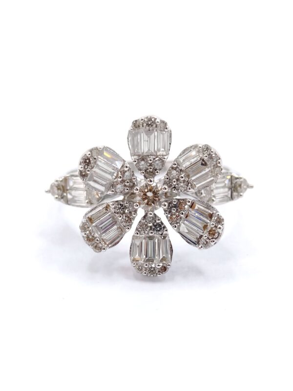 H210 ANILLO FLOR EN ORO BLANCO CON DIAMANTES