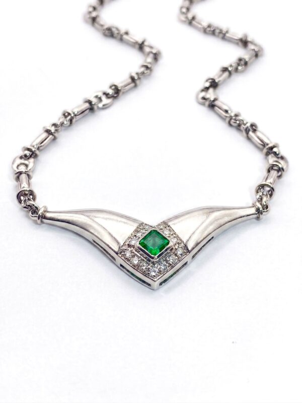 S218 GARGANTILLA EN ORO BLANCO CON ESMERALDA Y DIAMANTES