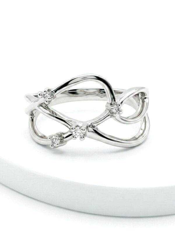 S178 ANILLO CON DIAMANTES EN ORO BLANCO