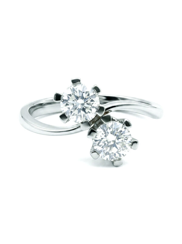 H214 ANILLO CON DIAMANTES EN ORO BLANCO