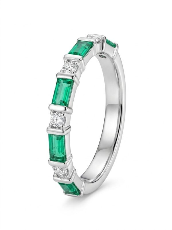 S68 ANILLO CON ESMERALDA Y DIAMANTE EN ORO BLANCO