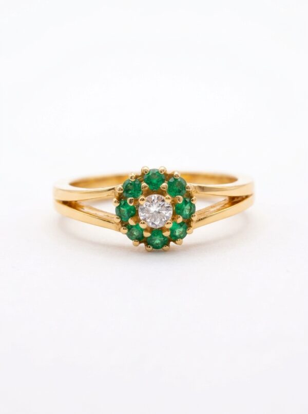 S596 ANILLO CON DIAMANTE Y ESMERALDA EN ORO 18 KILATES