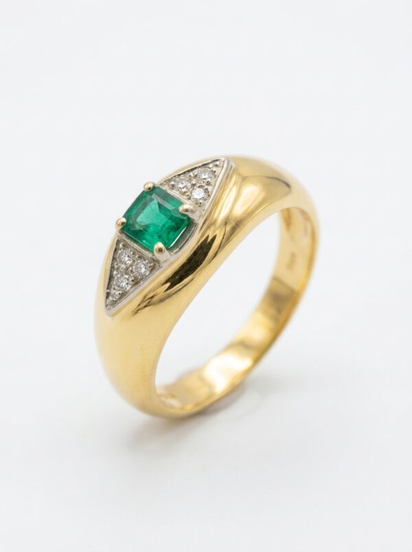 S62 ANILLO BICOLOR CON ESMERALDA Y DIAMANTES